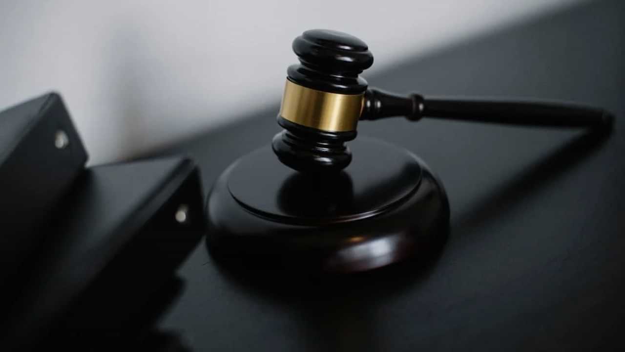 Divorce: നിർബന്ധിച്ച് പഠനം നിർത്താൻ ശ്രമിച്ചാൽ ഭാര്യയ്ക്ക് വിവാഹമോചനം തേടാം; നിർണായക വിധിയുമായി മധ്യപ്രദേശ് ഹൈക്കോടതി