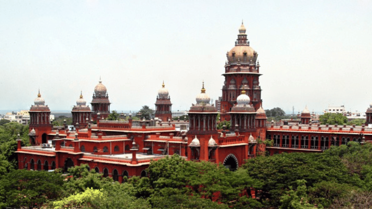 Madras High Court: സർക്കാർ ജീവനക്കാരൻ്റെ മരണാനന്തര ആനുകൂല്യങ്ങൾക്ക് ഭാര്യയ്ക്കെന്നപോൽ അമ്മയ്ക്കും അവകാശം: മദ്രാസ് ഹൈക്കോടതി