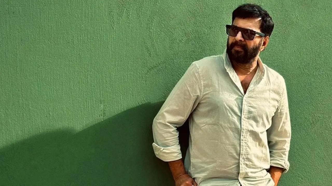 കഴിഞ്ഞ ദിവസമാണ് നടന്‍ മമ്മൂട്ടിക്ക് കുടല്‍ ക്യാന്‍സര്‍ ബാധിച്ചുവെന്ന തരത്തിലുള്ള റിപ്പോര്‍ട്ട് പുറത്തുവന്നത്. എന്നാല്‍ അദ്ദേഹത്തിന് ആ രോഗമുണ്ടോ എന്ന കാര്യത്തില്‍ വ്യക്തമായ സ്ഥിരീകരണം ഉണ്ടായിട്ടില്ല. മമ്മൂട്ടിയെ പോലെ പൂര്‍ണമായും ഡയറ്റും വ്യായാമവുമായി കഴിയുന്ന ഒരാള്‍ക്ക് എങ്ങനെയാണ് കുടല്‍ ക്യാന്‍സര്‍ പിടിപ്പെടുന്നതെന്ന ചിന്തയാണ് ഭൂരിഭാഗം ആളുകള്‍ക്കും. (Image Credits: Social Media)