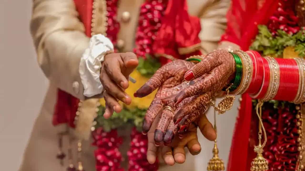Marriage Astrology: വ്യാഴ- ശുക്ര സംക്രമണം ഈ രാശിക്കാർക്ക് വിവാഹം ഉറപ്പാണ് Marriage Astrology: വ്യാഴ- ശുക്ര സംക്രമണം ഈ രാശിക്കാർക്ക് വിവാഹം ഉറപ്പാണ്