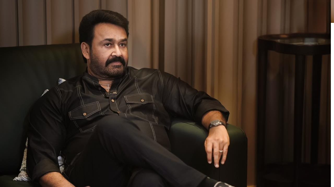 എല്ലാ ഭക്ഷണവും ഇഷ്ടമാണെന്നും എവിടെ പോയാലും ആ സ്ഥലത്തെ തനത് ഭക്ഷണം കഴിക്കാനാണ് താത്പര്യമെന്നും നടന്‍ മോഹന്‍ലാല്‍. എമ്പുരാന്റെ പ്രമോഷനുമായി ബന്ധപ്പെട്ട് ഇന്‍ഫാന്‍സ് വ്യൂ എന്ന യൂട്യൂബ് ചാനലിന് നല്‍കിയ അഭിമുഖത്തിലാണ് താരം ഇക്കാര്യം പറഞ്ഞത്. എമ്പുരാന്റെ സംവിധായകനായ പൃഥിരാജും അഭിമുഖത്തില്‍ പങ്കെടുത്തിരുന്നു (Image Credits: Social Media)