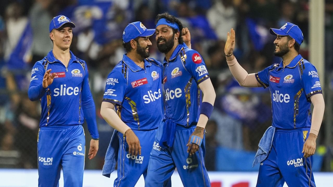 എന്നാല്‍ ക്ഷമിക്കണമെന്നും, ചുറ്റും എന്തൊക്കെയാണ് നടക്കുന്നതെന്ന് താന്‍ ശ്രദ്ധിക്കാറില്ലെന്നുമായിരുന്നു രജതിന്റെ മറുപടി. നിങ്ങള്‍ നിഷ്‌കളങ്കനാണല്ലോയെന്നും, എന്താണ് നടന്നതെന്ന് ശരിക്കും അറിയില്ലേയെന്നും, അറിയില്ലെങ്കില്‍ എന്തിനാണ് ചിരിച്ചതെന്നുമായിരുന്നു ഡാനിഷിന്റെ തമാശരൂപേണയുള്ള മറുചോദ്യം (Image Credits: PTI)