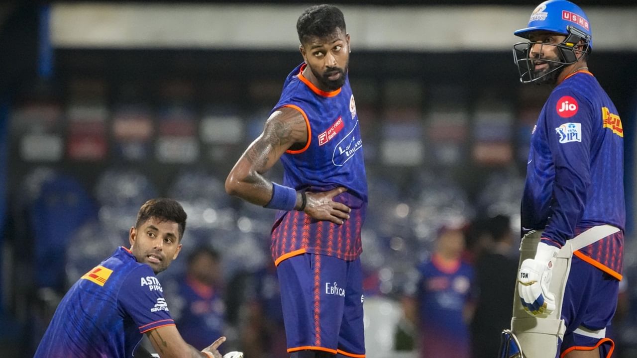 ഇത്തവണ കിരീടം നേടാനാകുമെന്ന പ്രതീക്ഷയിലാണ് മുംബൈ. ഇതിനകം അഞ്ച് തവണ കിരീടം നേടിയിട്ടുണ്ടെങ്കിലും മുന്‍സീസണുകളിലെ പ്രകടനം നിരാശജനകമായിരുന്നു (Image Credits: PTI)