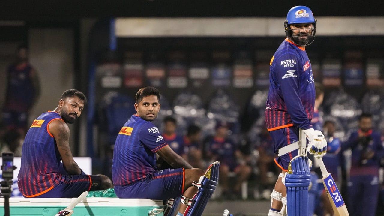 ഐപിഎല്-2025ല് മുംബൈ ഇന്ത്യന്സിന്റെ ആദ്യ മത്സരം ഇന്നാണ്. രാത്രി 7.30ന് ചെന്നൈയില് നടക്കുന്ന മത്സരത്തില് ചെന്നൈ സൂപ്പര് കിങ്സിനെ മുംബൈ നേരിടും (Image Credits: PTI)