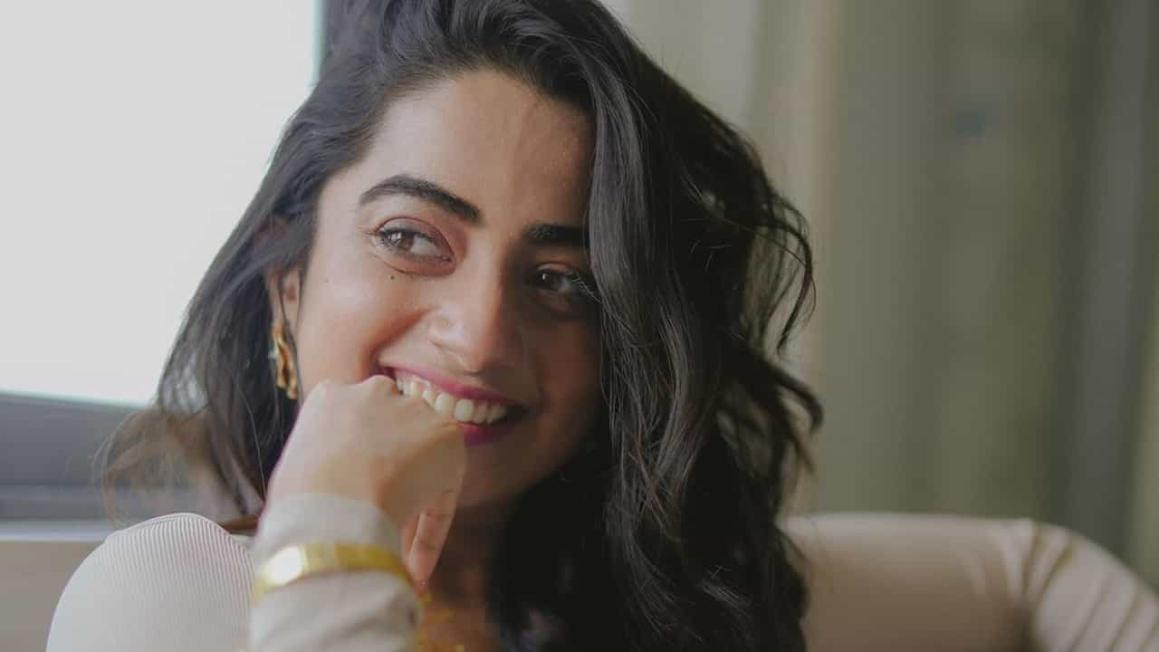 Namitha Pramod: വീട്ടില് വന്ന് അച്ഛനോട് പറയട്ടെ എന്ന് ചോദിക്കും; വൈഫ് ഐ ലവ് യൂ എന്നും പറയാറുണ്ട്; പ്രപ്പോസലുകളെക്കുറിച്ച് നമിത പ്രമോദ് Namitha Pramod: വീട്ടില് വന്ന് അച്ഛനോട് പറയട്ടെ എന്ന് ചോദിക്കും; വൈഫ് ഐ ലവ് യൂ എന്നും പറയാറുണ്ട്; പ്രപ്പോസലുകളെക്കുറിച്ച് നമിത പ്രമോദ്