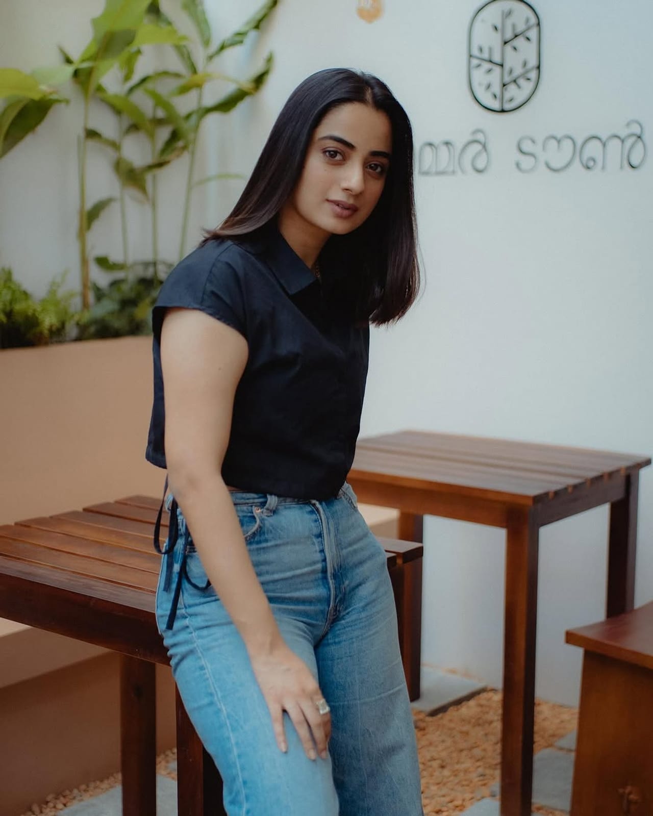 സത്യന്‍ അന്തിക്കാട് സംവിധാനം ചെയ്ത പുതിയ തീരങ്ങള്‍ എന്ന സിനിമയിലാണ് നമിത പ്രമോദ് ആദ്യമായി നായികയായി അഭിനയിക്കുന്നത്. എന്നാല്‍ താരത്തിന്റെ പല ചിത്രങ്ങളും പ്രതീക്ഷിച്ച പോലെ വിജയം നേടിയില്ല. പണ്ടത്തേത് പോലെ സിനിമയില്‍ അത്ര സജീവവുമല്ല താരം. (Image Credits: Instagram)