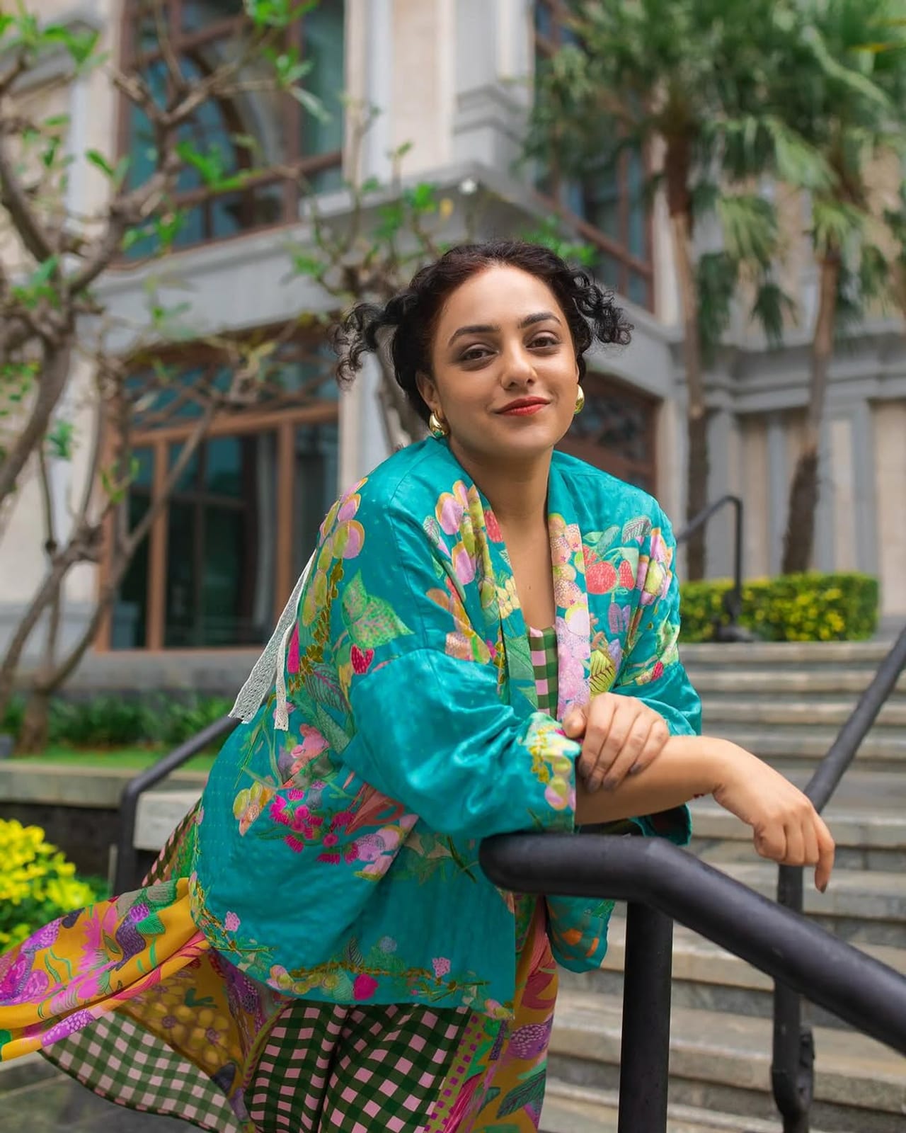 ആകാശ ഗോപുരം എന്ന സിനിമയിലൂടെയാണ് നിത്യ മേനന്‍ മലയാള സിനിമയിലേക്ക് എത്തുന്നത്. ഇന്ന് മലയാളത്തിന് മാത്രമല്ല താരം വേഷമിടുന്നത്, തെലുഗ്, കന്നഡ, തമിഴ് തുടങ്ങിയ ഭാഷകളിലും നിത്യ സജീവമാണ്. (Image Credits: Instagram)