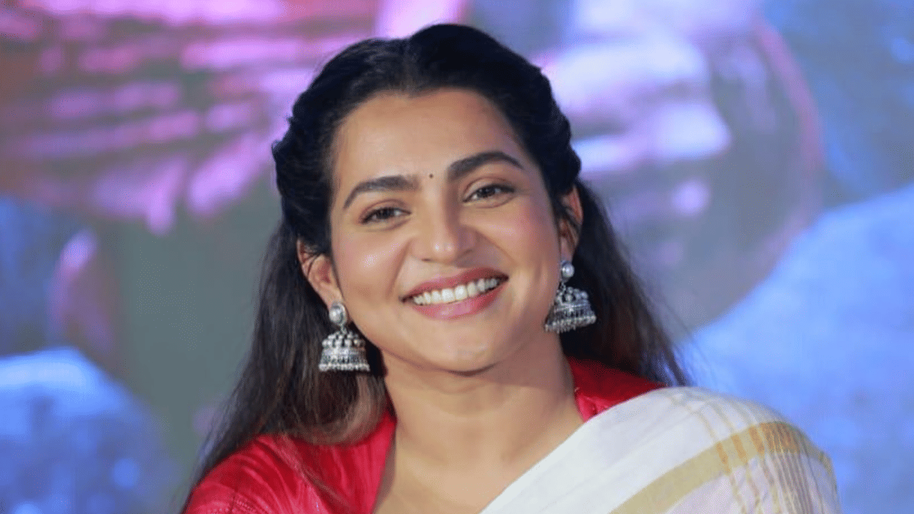Parvathy Thiruvothu: തുടക്കകാലത്ത് തെലുങ്കില്‍ പോയി ഐറ്റം ഡാന്‍സ് ചെയ്ത് പണമുണ്ടാക്കൂ എന്ന് ഉപദേശിച്ചവരുണ്ട്; പാർവതി തിരുവോത്ത്