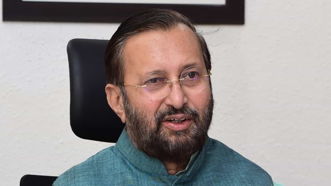 Prakash Javadekar: യുവാക്കള്‍ തൊഴില്‍ തേടി മറ്റ് നാടുകളിലേക്ക് പോകണം; കേരളത്തില്‍ ജോലി ലഭിക്കുന്നില്ല; ഇടത്, വലത് മുന്നണികള്‍ക്കെതിരെ പ്രകാശ് ജാവദേക്കര്‍
