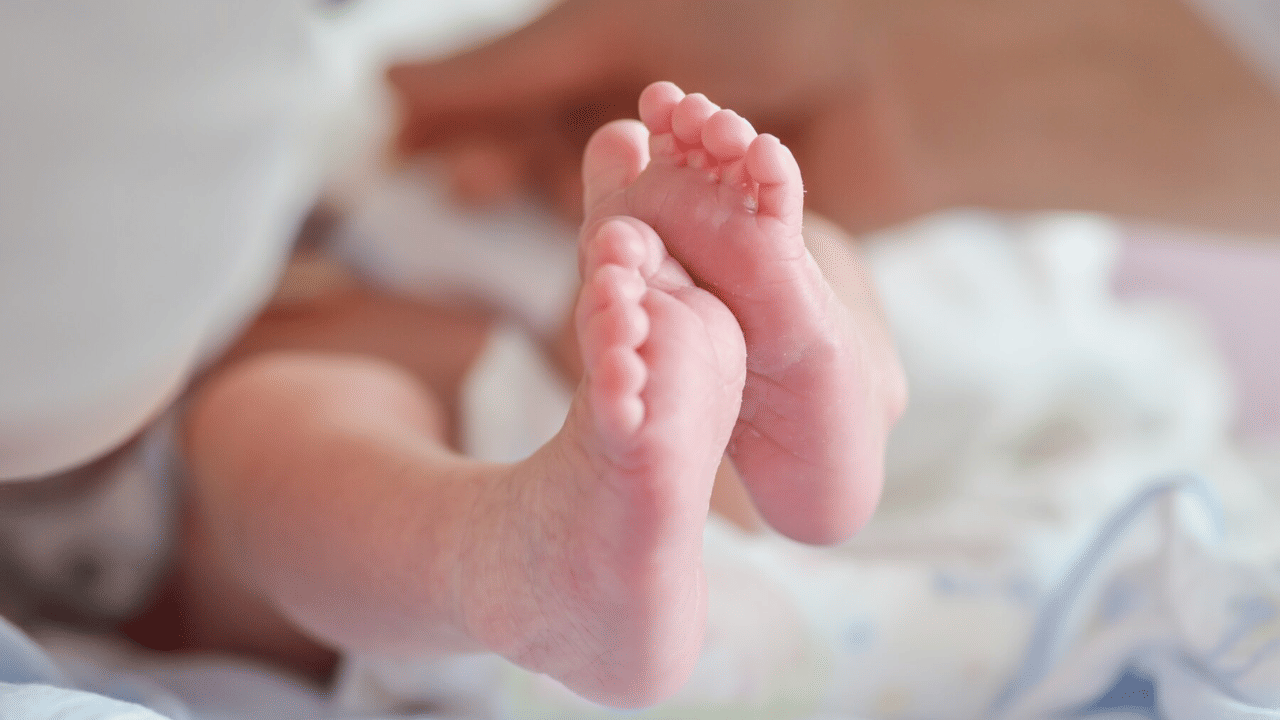 Viral News: അധ്യാപക യോഗ്യതാ നിര്‍ണയ പരീക്ഷയ്ക്കിടെ  പ്രസവവേദന; പെൺകുഞ്ഞിന് ജന്മം നൽകി യുവതി