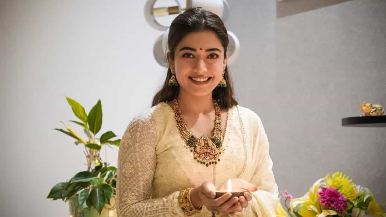 Rashmika Mandanna: രശ്മികയെ പാഠം പഠിപ്പിക്കണം; എംഎല്‍എയുടെ ഭീഷണിയില്‍ നടിക്ക് സംരക്ഷണം വേണമെന്നാവശ്യപ്പെട്ട് കേന്ദ്രത്തിന് കത്ത്‌