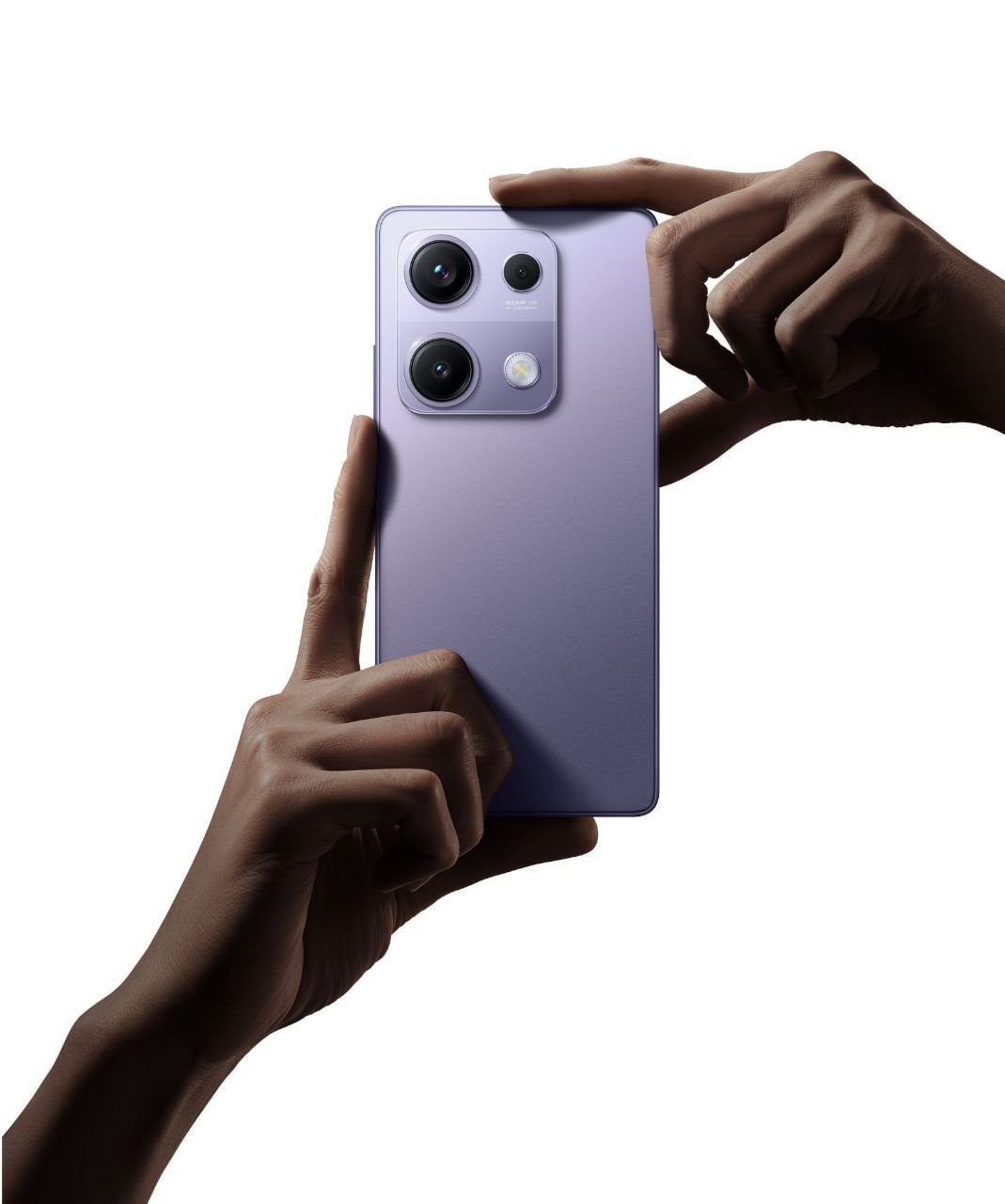 ഷവോമിയുടെ ഹൈപ്പർഒഎസ് സ്കിന്നിലാണ് ഫോണിൻ്റെ പ്രവർത്തനം. റെഡ്മി നോട്ട് 13 പ്രോ 4ജിയുടെ റീബാഡ്ജ്ഡ് വേർഷനാണ് ഇത്. റെഡ്മി നോട്ട് 13 പ്രോയിൽ ഉപയോഗിച്ചിരുന്ന മീഡിയടെക് ഹീലിയോ ജി99- അൾട്ര ചിപ്സെറ്റാണ് ഈ ഫോണിലും ഉള്ളത്. 8 ജിബി റാം + 256 ജിബി മെമ്മറി വേരിയൻ്റിൽ മാത്രമേ ഫോൺ ലഭ്യമാവൂ. (Image Courtesy- Social Media)