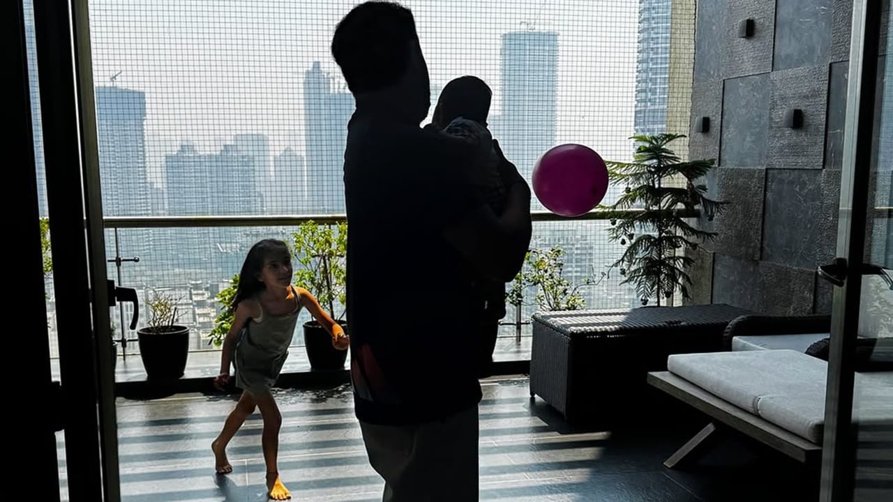 നാല് മാസം പ്രായമുള്ള മകന്‍ അഹാനൊപ്പമുള്ള ഇന്ത്യന്‍ ക്രിക്കറ്റ് ടീം ക്യാപ്റ്റന്‍ രോഹിത് ശര്‍മയുടെ ചിത്രം വൈറല്‍. ഇന്‍സ്റ്റഗ്രാമിലാണ് രോഹിത് മകനൊപ്പമുള്ള ചിത്രം പങ്കുവച്ചത് (Image Credits: Social Media)