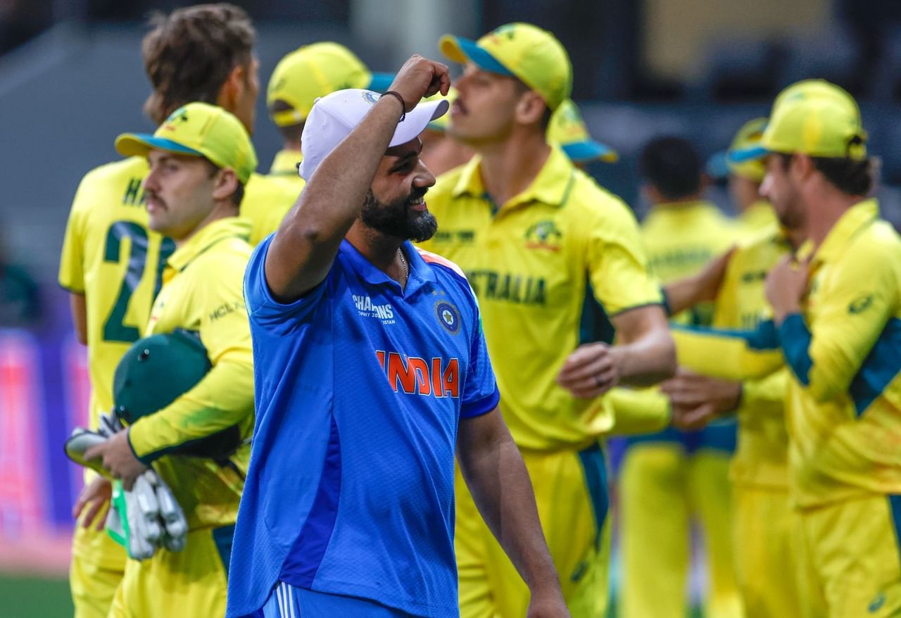 ഓസ്ട്രേലിയക്കെതിരായ ചാമ്പ്യൻസ് ട്രോഫി സെമിഫൈനലിൽ ഇന്ത്യ ത്രസിപ്പിക്കുന്ന ജയമാണ് നേടിയത്. ഓസ്ട്രേലിയ മുന്നോട്ടുവച്ച 265 റൺസ് വിജയലക്ഷ്യം 49ആം ഓവറിൽ 6 വിക്കറ്റ് നഷ്ടത്തിൽ ഇന്ത്യ മറികടക്കുകയായിരുന്നു. ഫൈനലിൽ ദക്ഷിണാഫ്രിക്ക - ന്യൂസീലൻഡ് സെമി വിജയികളെ ഇന്ത്യ നേരിടും. (Image Courtesy - Social Media)