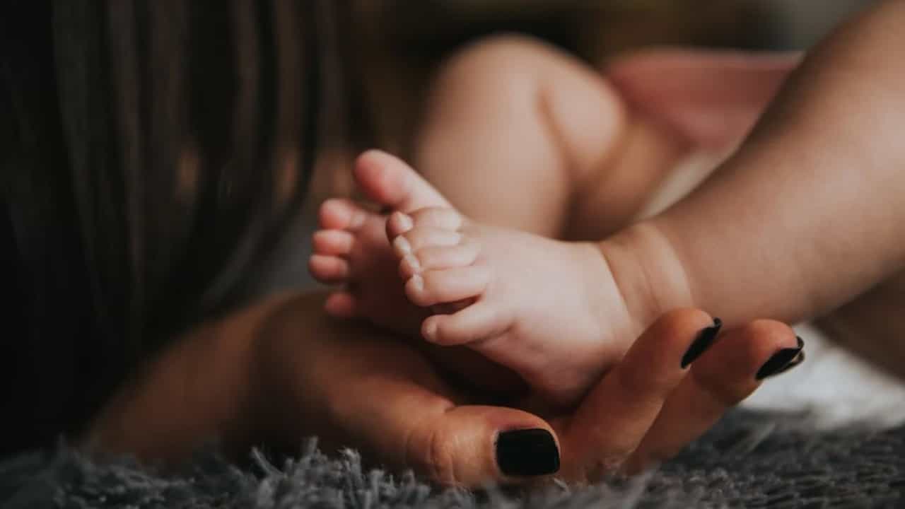 മൂന്നാമത്തെ കുഞ്ഞിന് 50,000 രൂപ പാരിതോഷികം; ആൺകുട്ടിയെങ്കിൽ പണത്തിനൊപ്പം പശുവും; പ്രഖ്യാപനവുമായി ആന്ധ്ര എംപി