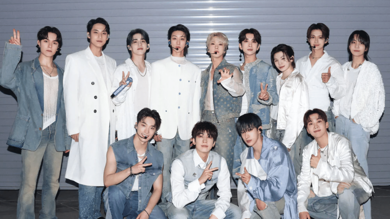 മാർച്ച് 20, 21 തീയതികളിലായി നടന്ന 'സെവന്റീൻ ഇൻ കാരറ്റ് ലാൻഡ്' എന്ന പരിപാടിക്കിടെയാണ് വൂസി 2025ന്റെ രണ്ടാം പകുതിയോടെ സൈന്യത്തിൽ പ്രവേശിക്കുമെന്ന് അറിയിച്ചത്. നിർബന്ധിത സേവനത്തിന് പോകുന്നതിനുമുമ്പ് സെവൻറ്റീന്റെ പത്താം വാർഷികാഘോഷത്തിൽ പങ്കെടുക്കുമെന്ന് ഹോഷിയും വ്യക്തമാക്കി. (Image Credits: X)