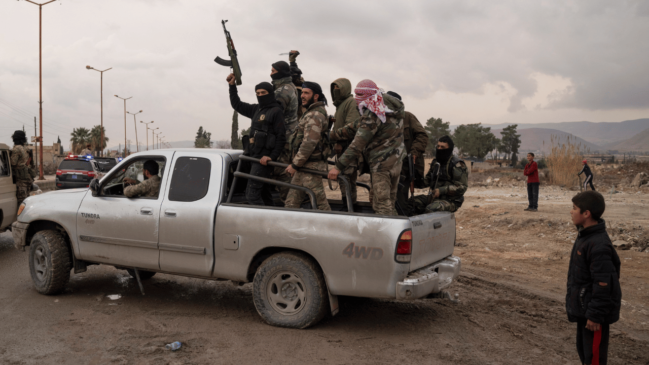 Syria Clashes Kill Dozens: സിറിയയിൽ വീണ്ടും സംഘർഷം; അസദ് അനുകൂലികളും സുരക്ഷാ സേനയും തമ്മിലുണ്ടായ ഏറ്റുമുട്ടലില്‍ 200 മരണം