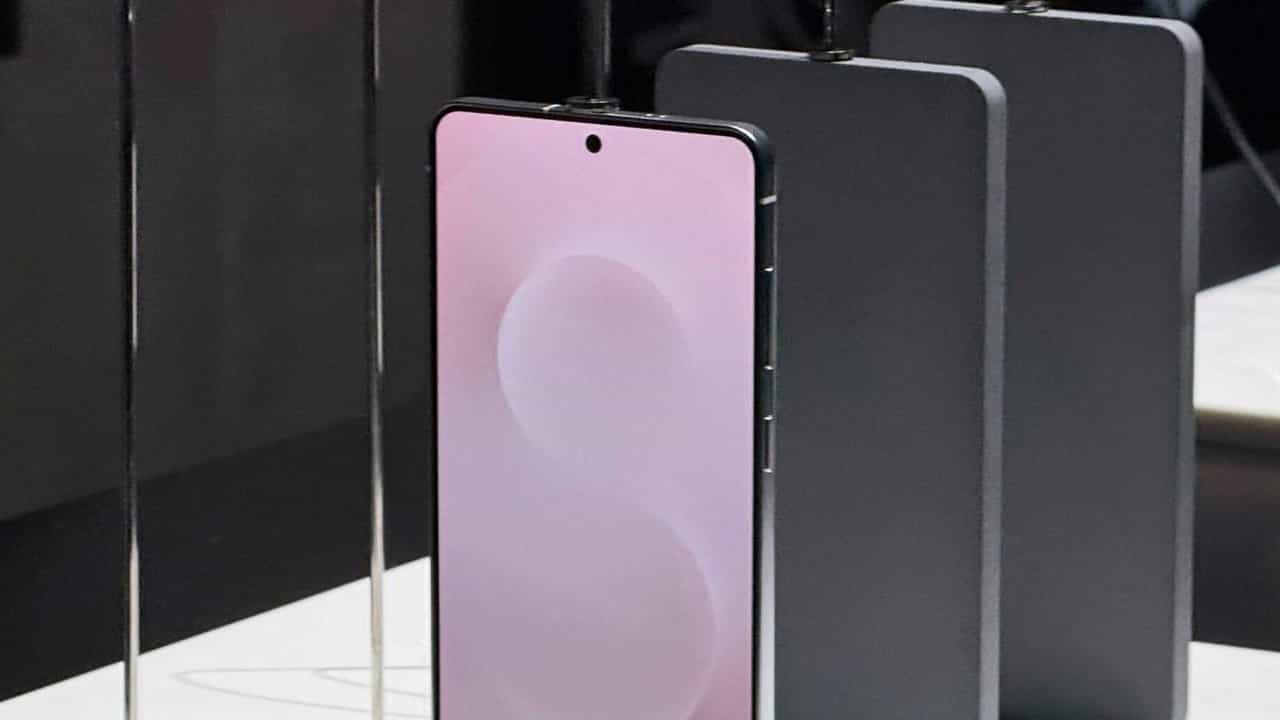 Samsung Galaxy S25 Edge: ഐഫോൺ എയറിനെ എയറിലാക്കാൻ സാംസങ് ഗ്യാലക്സി എസ്25 എഡ്ജ്; ഫീച്ചേഴ്സ് അറിയാം Samsung Galaxy S25 Edge: ഐഫോൺ എയറിനെ എയറിലാക്കാൻ സാംസങ് ഗ്യാലക്സി എസ്25 എഡ്ജ്; ഫീച്ചേഴ്സ് അറിയാം