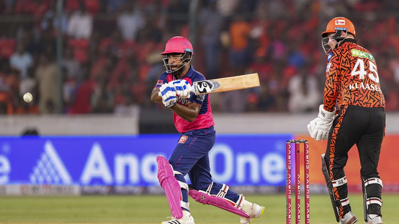 ഐപിഎല്ലിലെ ആദ്യ മത്സരമാണോ? എങ്കില്‍ സഞ്ജു തിളങ്ങിയിരിക്കും. എതിരാളികള്‍ സണ്‍റൈസേഴ്‌സ് ഹൈദരാബാദ് ആണെങ്കില്‍ പിന്നെ പറയേണ്ട. സണ്‍റൈസേഴ്‌സിനെതിരെ ഐപിഎല്‍ ചരിത്രത്തില്‍ ഏറ്റവും മികച്ച പ്രകടനം പുറത്തെടുത്ത താരങ്ങളില്‍ ഒരാളാണ് സഞ്ജു (Image Credits: PTI)