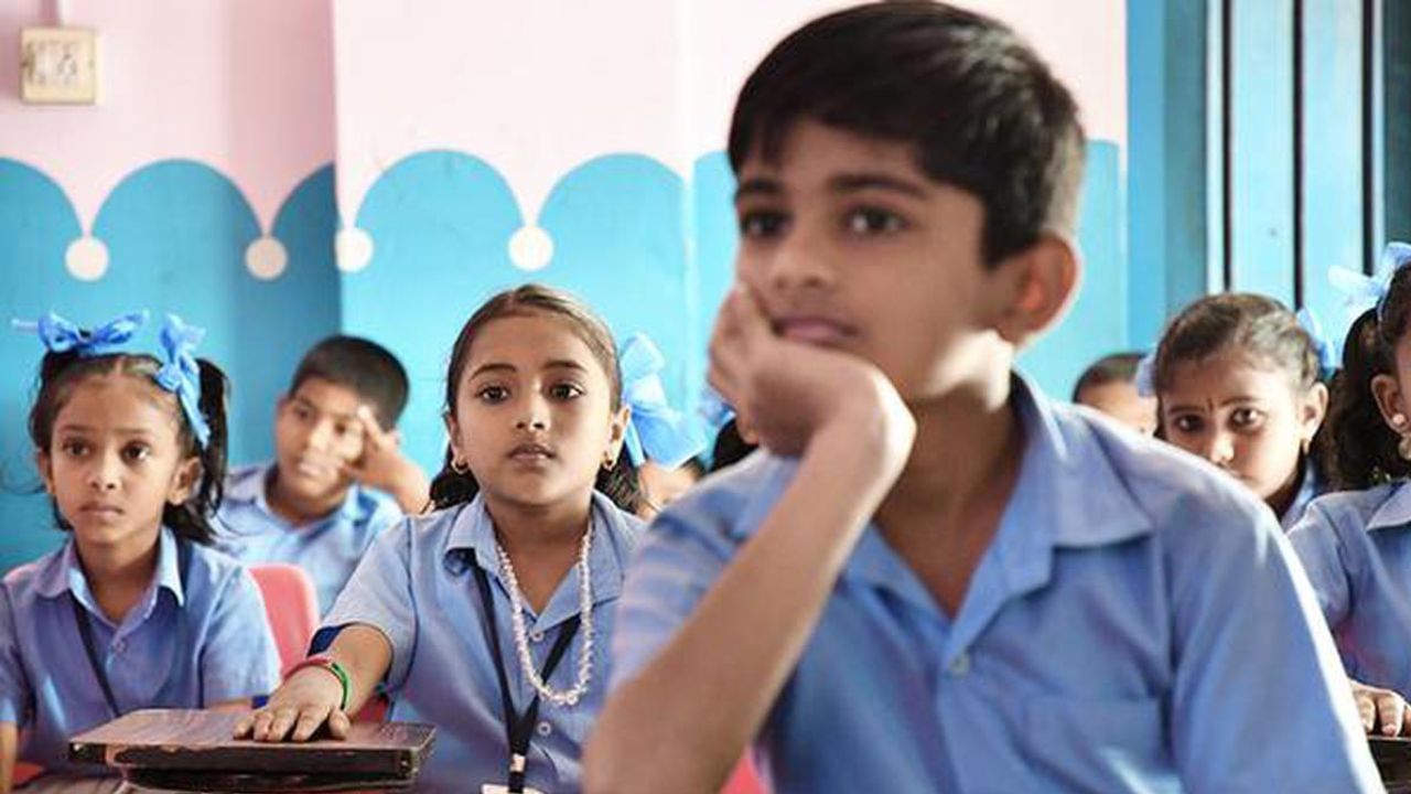 ഏപ്രില്‍ ആദ്യ വാരത്തോടെ ഫലം പുറത്തുവരും. നിശ്ചിത മാര്‍ക്ക് നേടാന്‍ സാധിക്കാതെ പോയ വിദ്യാര്‍ഥികള്‍ക്ക് പ്രത്യേക ക്ലാസ് നല്‍കണമെന്ന് വിദ്യാഭ്യാസ മന്ത്രി വി ശിവന്‍കുട്ടി നിര്‍ദേശം നല്‍കിയിട്ടുണ്ട്. (Image Credits: Social Media)