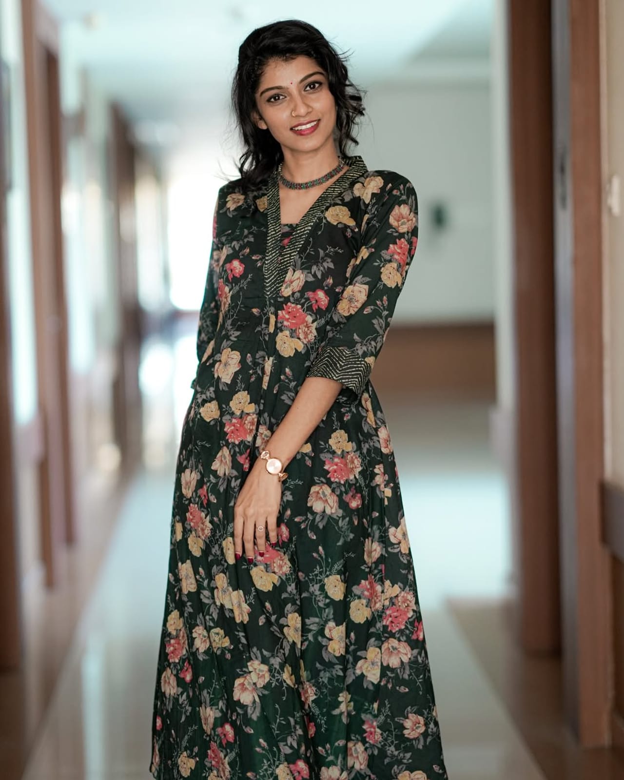 മലയാളികൾക്ക് ഏറെ സുപരിചിതയാണ് നടി ശ്രുതി രജനികാന്ത്. ചുരുങ്ങിയ സമയത്തിനുള്ളിൽ പ്രേക്ഷക മനസ്സിൽ സ്ഥാനം പിടിച്ച താരമാണ് ശ്രുതി. 'ചക്കപ്പഴം' എന്ന ടെലിവിഷന് പരമ്പരയിലൂടെയാണ് ശ്രുതി പ്രേക്ഷകർക്ക് സുപരിചിതയാകുന്നത്. (image credits:instagram)