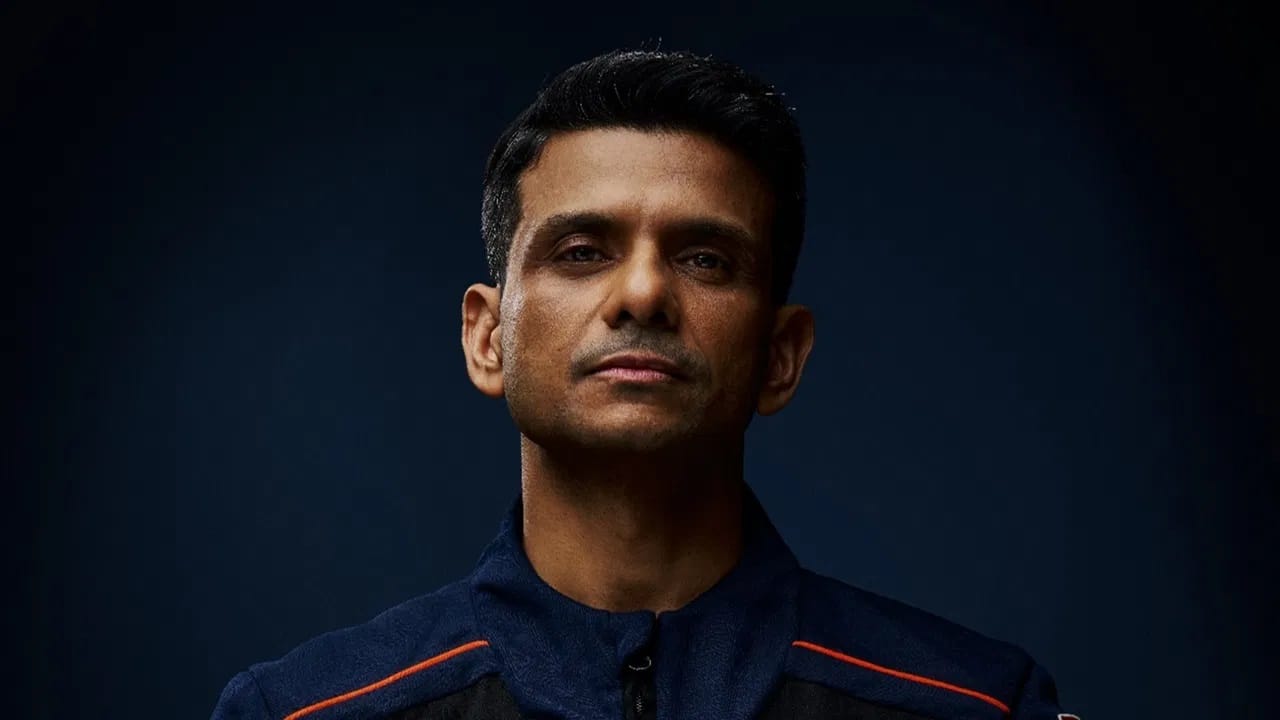 അന്താരാഷ്ട്ര ബഹിരാകാശ നിലയത്തില്‍ നിന്ന് സുനിത വില്യംസും ബുച്ച് വില്‍മോറും മടങ്ങിയെത്തിയതാണ് വാര്‍ത്തകളിലെങ്ങും. സുനിതയുടെ നേട്ടങ്ങളില്‍ ഇന്ത്യയും അഭിമാനത്തിലാണ്. സുനിതയുടെ ഇന്ത്യന്‍ ബന്ധങ്ങളാണ് അതിനു കാരണം. എന്നാല്‍ ആദ്യമായി അന്താരാഷ്ട്ര ബഹിരാകാശ നിലയത്തിലേക്ക് ഒരു ഇന്ത്യക്കാരന്‍ യാത്രയ്ക്ക് ഒരുങ്ങുകയാണ്. പേര് ശുഭാന്‍ഷു ശുക്ല (Image Credits: Social Media)