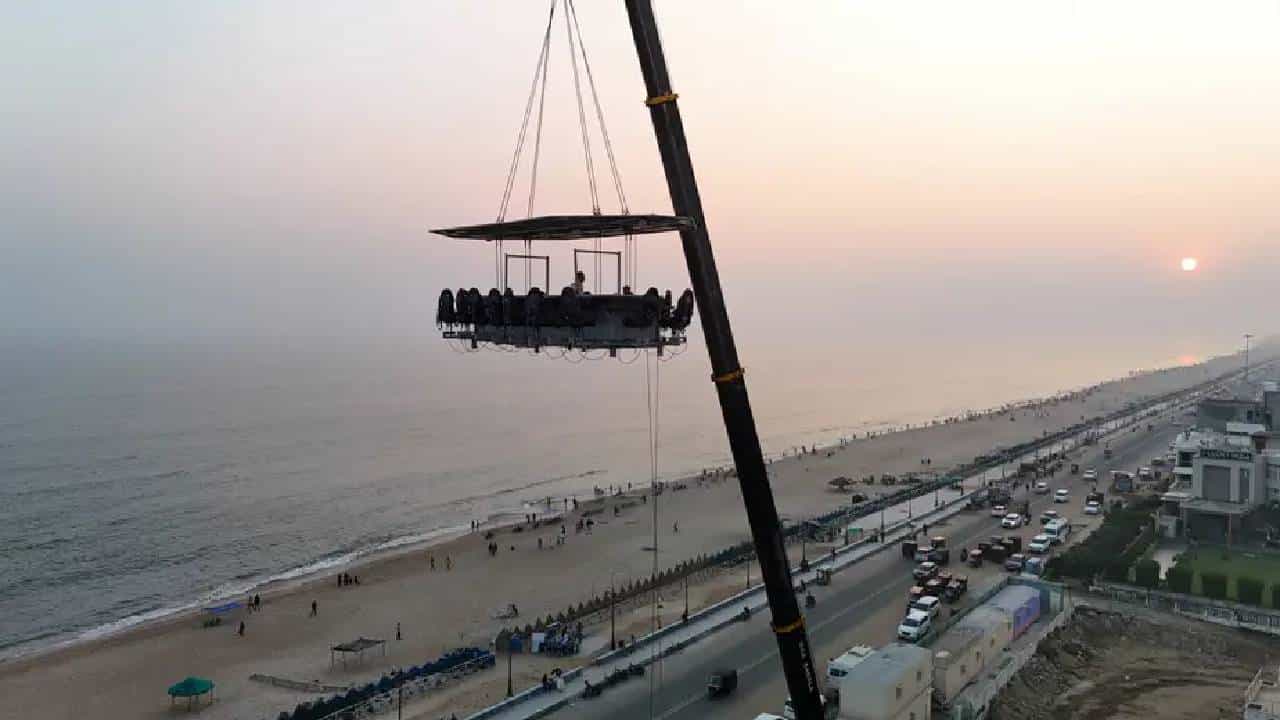 Sky- Dining Restaurant: ആകാശത്തിരുന്ന് ഭക്ഷണം കഴിക്കാം! ഇത് വേറെ എവിടെയുമല്ല, ഇന്ത്യയിലാണ്; പാക്കേജ് ഇങ്ങനെ Sky- Dining Restaurant: ആകാശത്തിരുന്ന് ഭക്ഷണം കഴിക്കാം! ഇത് വേറെ എവിടെയുമല്ല, ഇന്ത്യയിലാണ്; പാക്കേജ് ഇങ്ങനെ