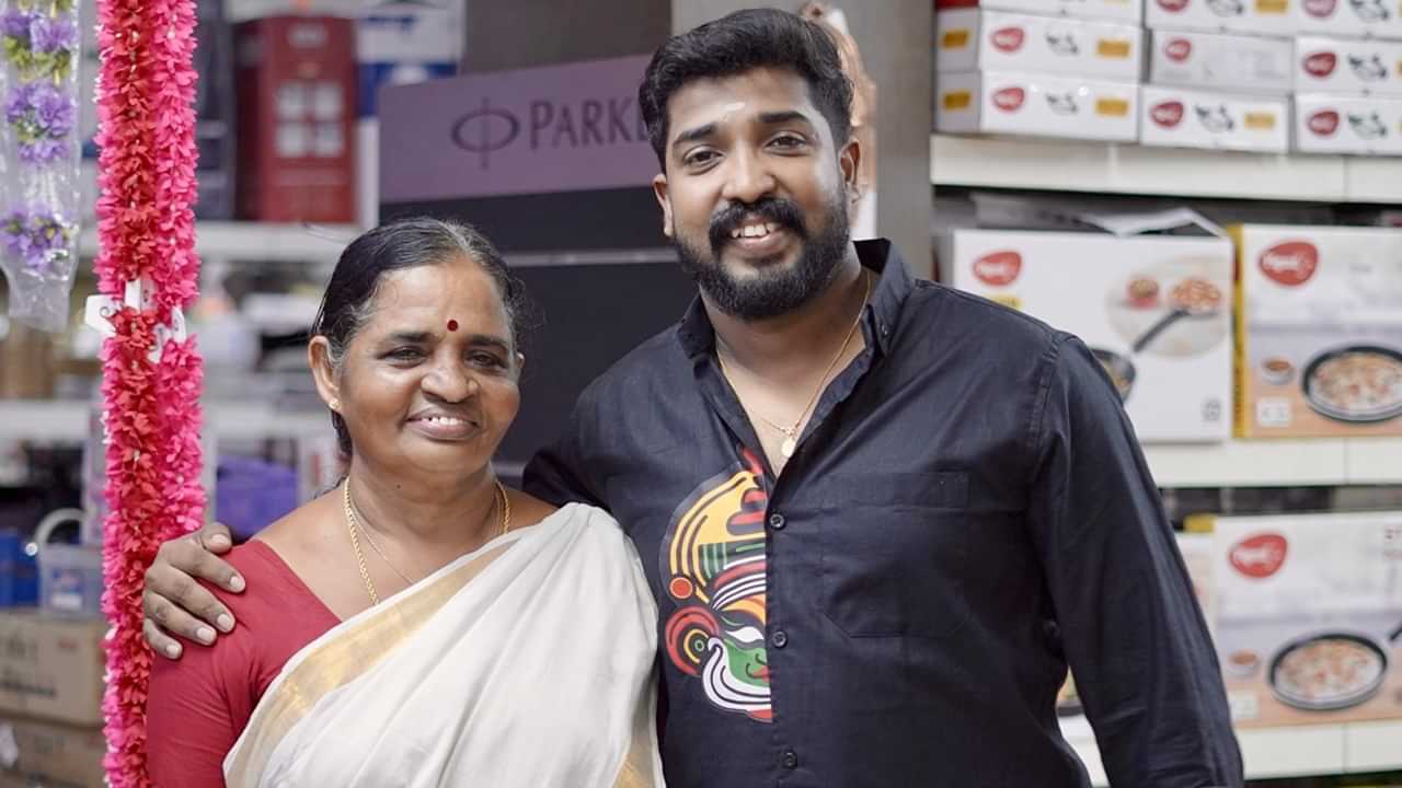 Sobhana Vettiyar: ആരുമറിയാത്ത എന്നെ ഇവിടം വരെ എത്തിച്ചത് അവനാണ്; നന്ദി അവനോടും ദൈവത്തോടും മാത്രം; ശ്രീകാന്ത് വെട്ടിയാറിനെക്കുറിച്ച് അമ്മ ശോഭന പറയുന്നു Sobhana Vettiyar: ആരുമറിയാത്ത എന്നെ ഇവിടം വരെ എത്തിച്ചത് അവനാണ്; നന്ദി അവനോടും ദൈവത്തോടും മാത്രം; ശ്രീകാന്ത് വെട്ടിയാറിനെക്കുറിച്ച് അമ്മ ശോഭന പറയുന്നു