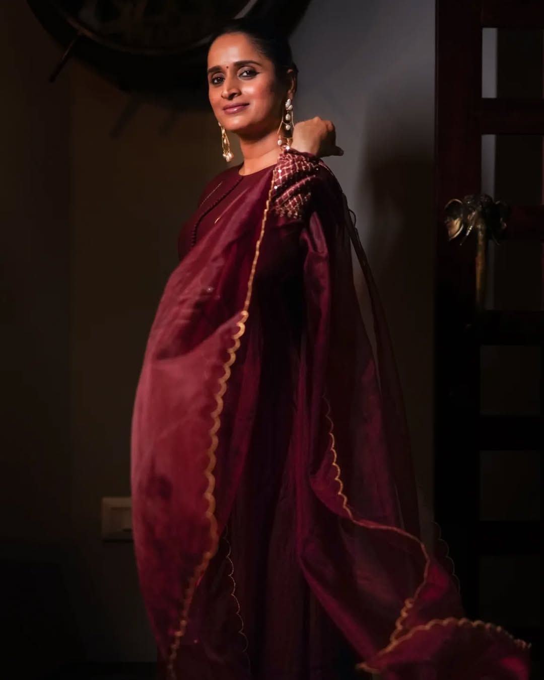 എന്നാല്‍ കൈക്കുഞ്ഞുങ്ങള്‍ കയ്യിലിരുന്ന ചിലപ്പോള്‍ പുറകോട്ട് മറിയും. പരിചയമില്ലാത്തത് കൊണ്ടാകാം അതെന്നും സുരഭി ദമ്പതികളോട് പറഞ്ഞു. (Image Credits: Instagram)