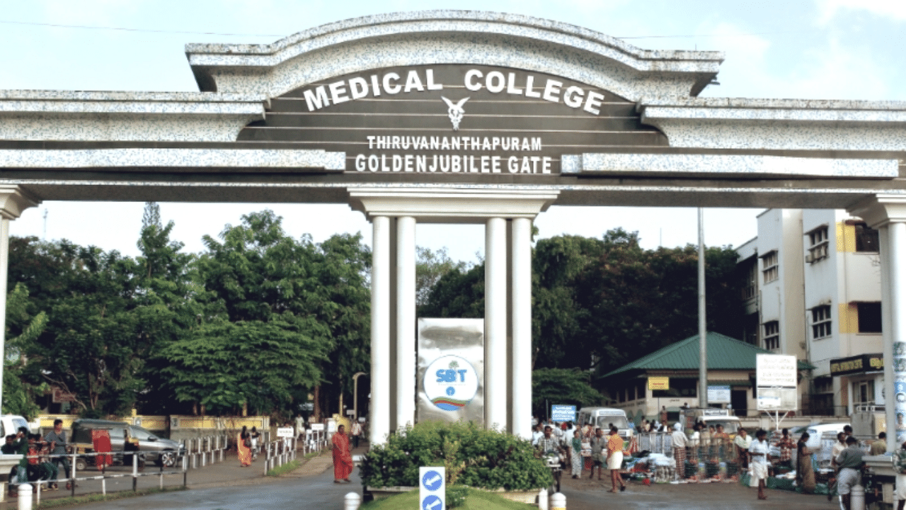 Thiruvananthapuram Medical College: രോഗനിര്ണായത്തിനായി അയച്ച ശരീരഭാഗങ്ങള് ആക്രിക്കാരൻ മോഷ്ടിച്ചു; വീഴ്ച പത്തോളജി വിഭാഗത്തിൽ Thiruvananthapuram Medical College: രോഗനിര്ണായത്തിനായി അയച്ച ശരീരഭാഗങ്ങള് ആക്രിക്കാരൻ മോഷ്ടിച്ചു; വീഴ്ച പത്തോളജി വിഭാഗത്തിൽ