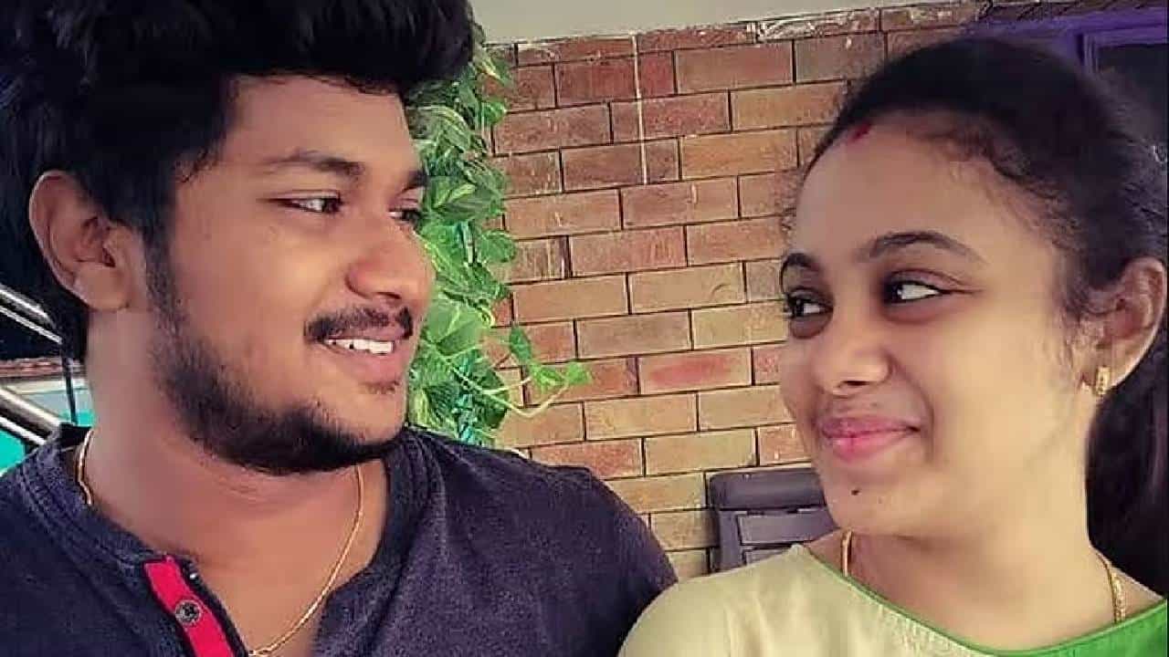 വിവാഹം കഴിഞ്ഞ് 6 മാസം, ഗർഭിണിയായ ഭാര്യയുടെ മുന്നിൽ വച്ച് വെട്ടിക്കൊലപ്പെടുത്തി; തെലങ്കാനയെ നടുക്കിയ ദുരഭിമാനക്കൊലകേസില് മുഖ്യ പ്രതിക്ക് വധശിക്ഷ വിവാഹം കഴിഞ്ഞ് 6 മാസം, ഗർഭിണിയായ ഭാര്യയുടെ മുന്നിൽ വച്ച് വെട്ടിക്കൊലപ്പെടുത്തി; തെലങ്കാനയെ നടുക്കിയ ദുരഭിമാനക്കൊലകേസില് മുഖ്യ പ്രതിക്ക് വധശിക്ഷ