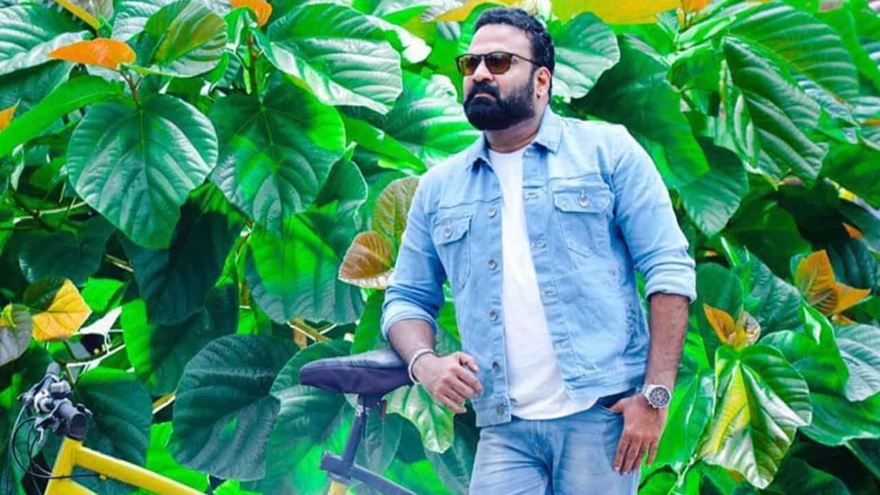 Tiny Tom: രേഖാചിത്രത്തില് മമ്മൂട്ടിയുടെ കഥാപാത്രം ചെയ്യാന് വിളിക്കാത്തതിന് കാരണമറിയില്ല, അതില് വിഷമമില്ല Tiny Tom: രേഖാചിത്രത്തില് മമ്മൂട്ടിയുടെ കഥാപാത്രം ചെയ്യാന് വിളിക്കാത്തതിന് കാരണമറിയില്ല, അതില് വിഷമമില്ല