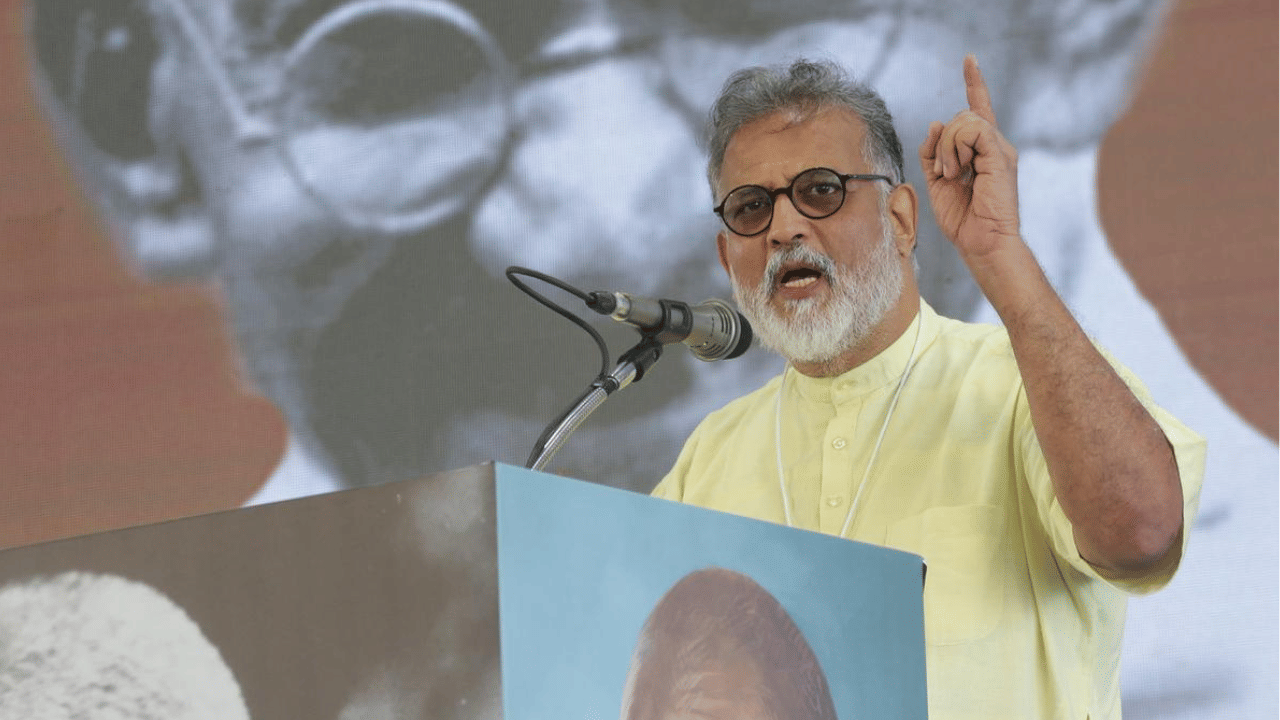 Tushar Gandhi: മഹാത്മാഗാന്ധിയുടെ കൊച്ചുമകൻ തുഷാർ​ഗാന്ധിയെ നെയ്യാറ്റിൻകരയിൽ തടഞ്ഞ സംഭവം; പ്രതിഷേധവുമായി കോൺ​ഗ്രസ് നേതാക്കൾ