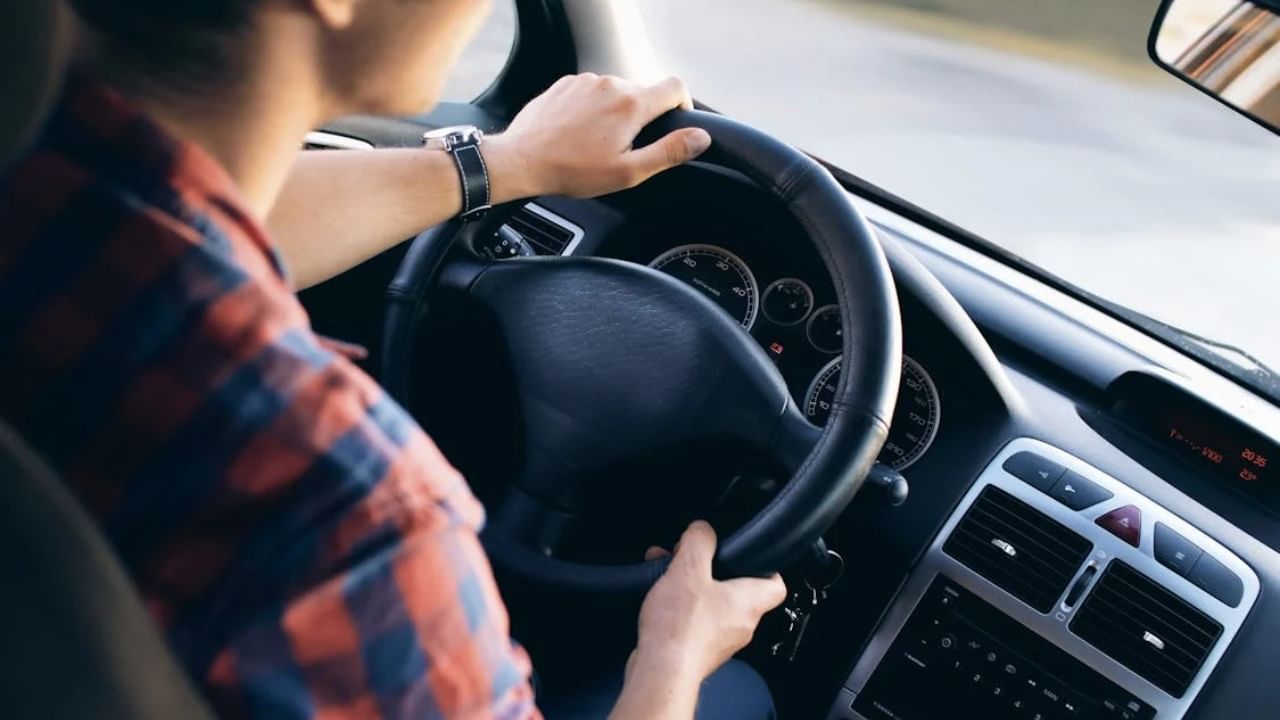 UAE Driving Licence: ഇനി 17 വയസായാലും വണ്ടിയോടിക്കാം; യുഎഇയിൽ ഡ്രൈവിങ് ലൈസൻസിനുള്ള പ്രായപരിധി കുറച്ചു