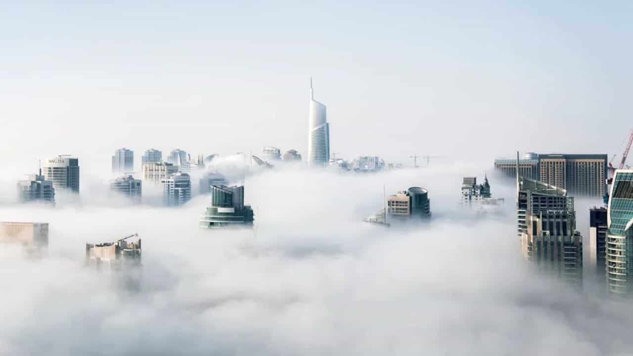 UAE Weather: ദുബായിലും അബുദാബിയിലും കാഴ്ച മറച്ച് കനത്ത മൂടൽ മഞ്ഞ്; വിവിധയിടങ്ങളിൽ റെഡ് അലർട്ട്
