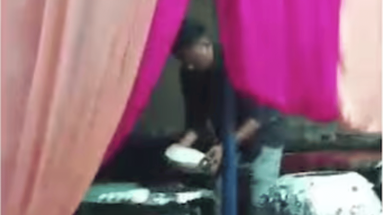 Spit on Food: വിവാഹ ചടങ്ങിന് ഭക്ഷണത്തിൽ  തുപ്പി പാചകം, യുവാവ് അറസ്റ്റിൽ; വീഡിയോ വൈറൽ