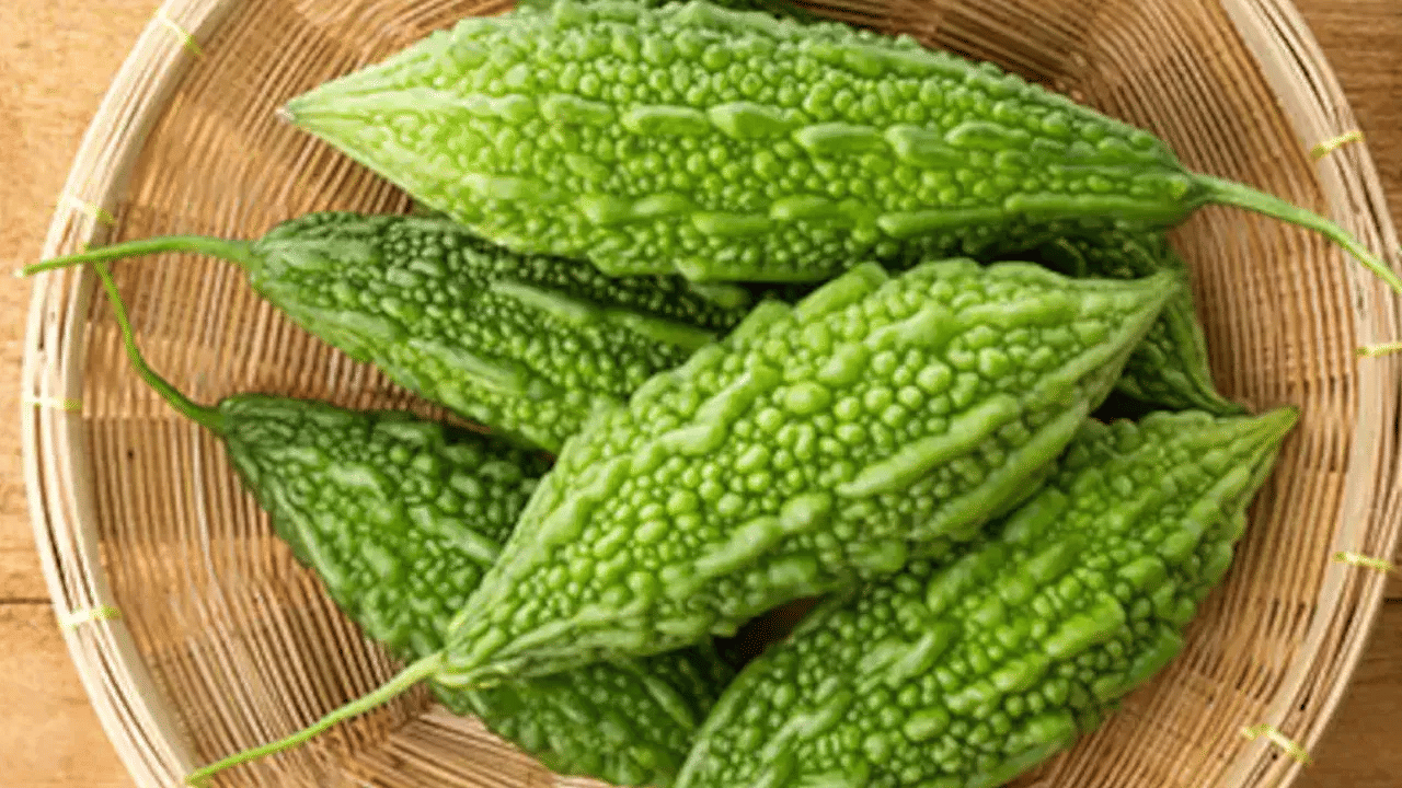 വിറ്റമിൻ സിയുടെ ശക്തമായ ഉറവിടമാണ് പാവയ്ക്ക. കൂടാതെ ഇവയ്ക്ക് ആന്റി വൈറൽ ഗുണവുമുണ്ട്. രോഗങ്ങളെ തുരത്താൻ പാവയ്ക്ക ബെസ്റ്റാണ്.