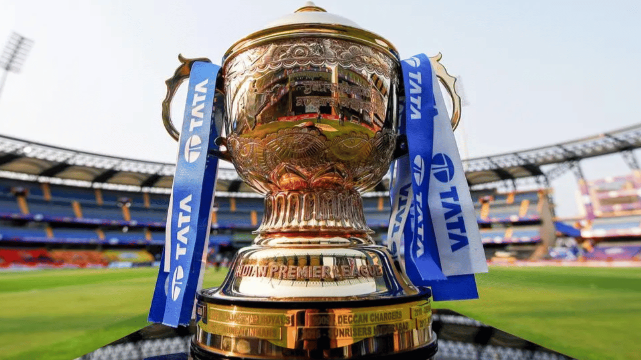 IPL 2025: കിരീട നേട്ടത്തിനായി പോരാടി ടീമുകള്‍; ഐപിഎൽ ട്രോഫിയിലെ സംസ്കൃത  വാചകങ്ങളുടെ അർത്ഥം അറിയാമോ?