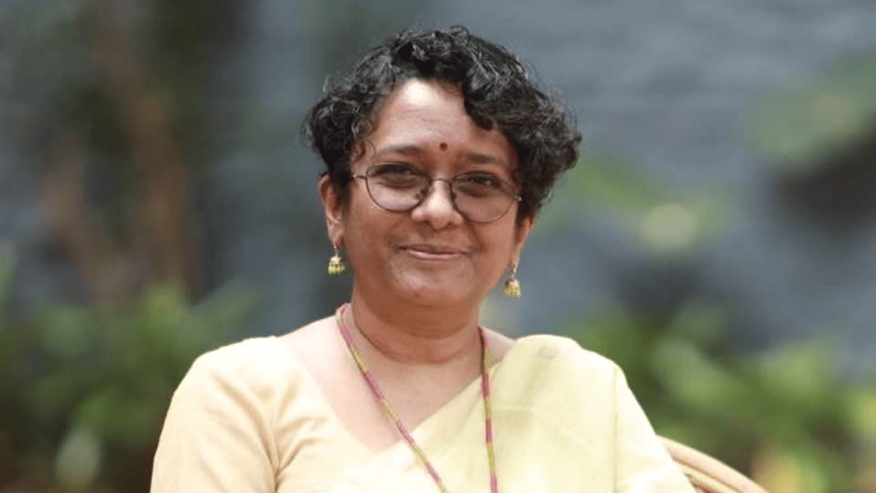 Sarada Muraleedharan: കറുപ്പിനെ നിന്ദിക്കുന്നത് എന്തിന്? ചീഫ് സെക്രട്ടറി ശാരദ മുരളീധരന് പിന്തുണയേറുന്നു