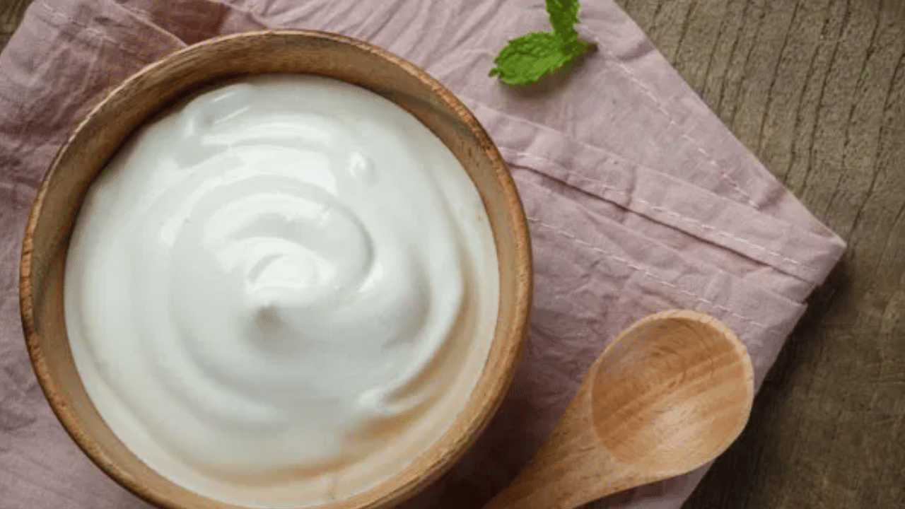 പ്രോട്ടീനും കാൽസ്യവും അടങ്ങിയ തെെര് മിതമായ അളവിൽ കഴിക്കുന്നത് വയറിലെ കൊഴുപ്പ് കുറയ്ക്കാൻ സഹായിക്കും.