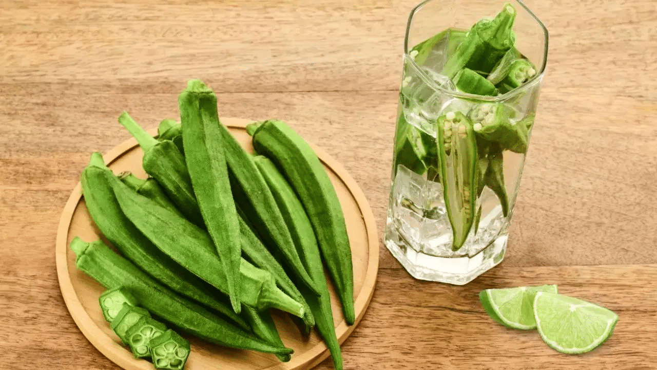 വെണ്ടയ്ക്ക നാരുകളാൽ സമ്പന്നമാണ്. വെറും വയറ്റിൽ വെണ്ടയ്ക്കയിട്ട വെള്ളം കുടിക്കുന്നത് ദഹനം മെച്ചപ്പെടുത്താനും മലബന്ധത്തെ അകറ്റാനും സഹായിക്കും.