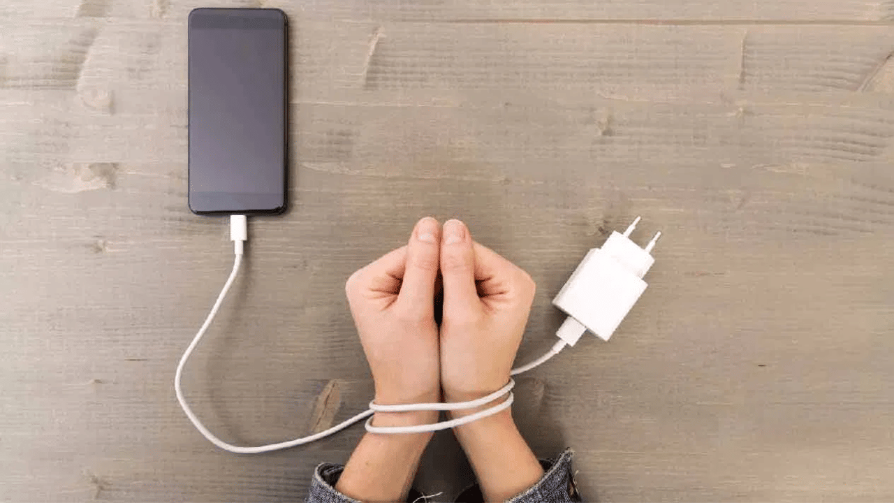 Digital Detox: മൂന്ന് ദിവസം തുടർച്ചയായി സ്മാർട്ട്ഫോൺ ഉപയോഗിക്കാതിരിക്കൂ; തലച്ചോറിന് എന്ത് സംഭവിക്കുമെന്ന് നോക്കാം Digital Detox: മൂന്ന് ദിവസം തുടർച്ചയായി സ്മാർട്ട്ഫോൺ ഉപയോഗിക്കാതിരിക്കൂ; തലച്ചോറിന് എന്ത് സംഭവിക്കുമെന്ന് നോക്കാം