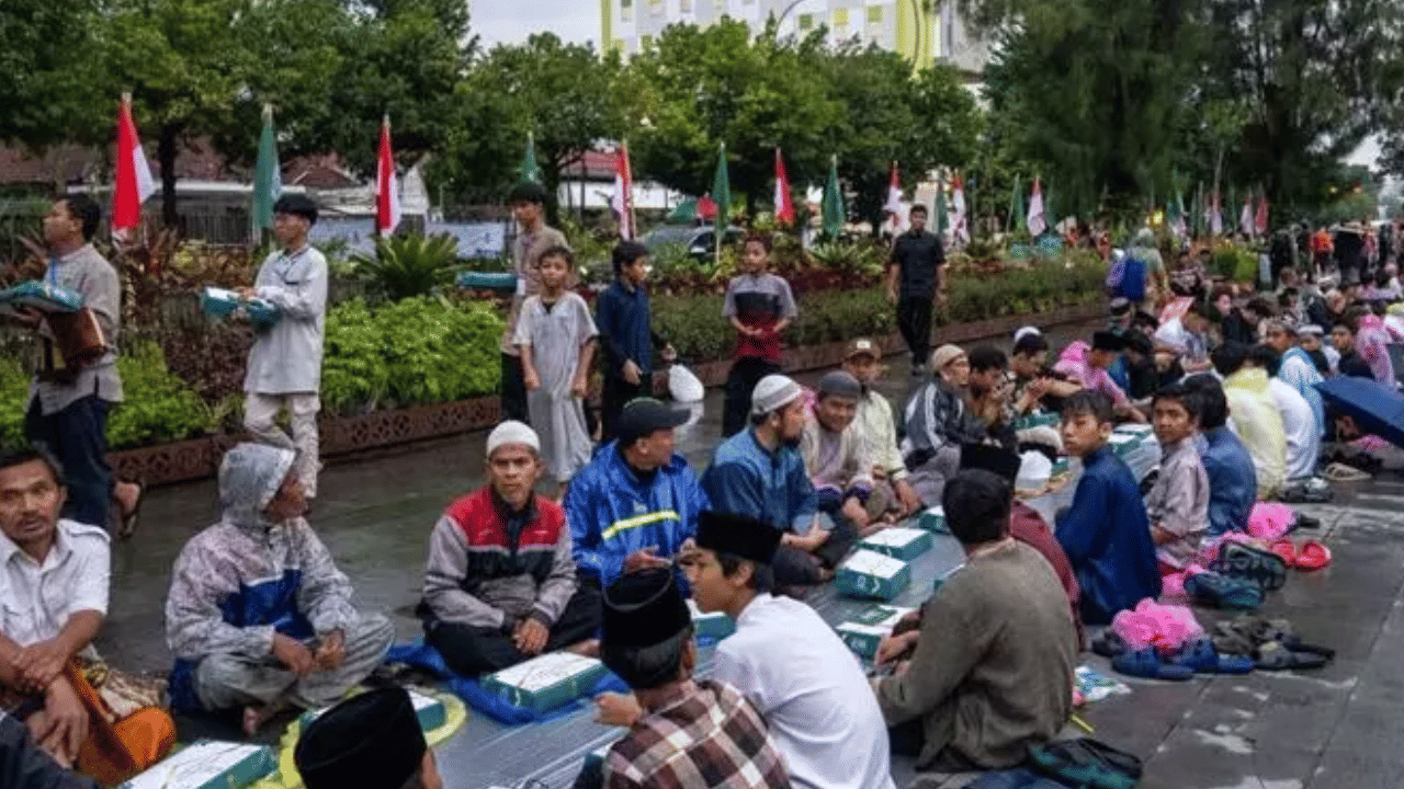 Saudi Arabia Iftar Table: 2,800 മീറ്റർ നീളത്തിൽ ഇഫ്താർ വിരുന്നൊരുക്കി സൗദി; വീണ്ടും ലോക റെക്കോർഡ്