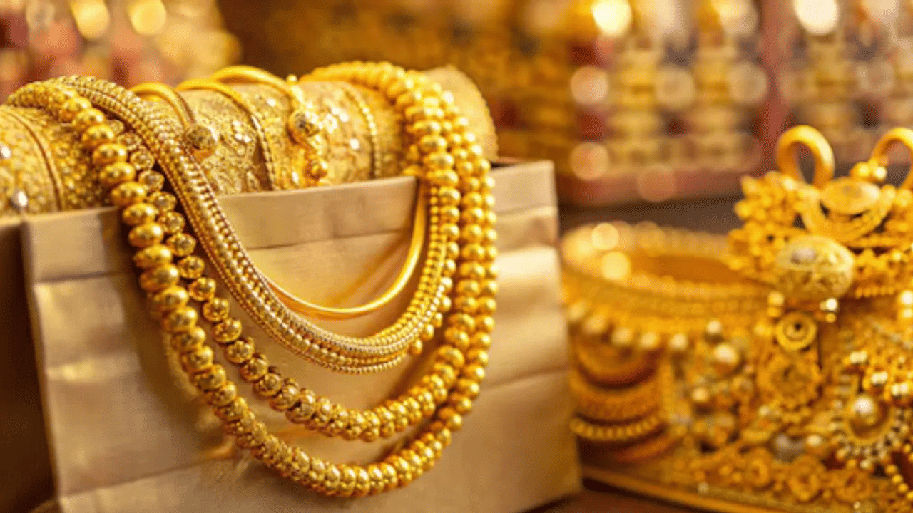 Kerala Gold Rate Today: ഇതെന്തൊരു പോക്കാ സ്വർണമേ;പുതുമാസത്തിലും രക്ഷയില്ല,  ഏറ്റവും ഉയർന്ന നിരക്കിലെത്തി സ്വർണവില