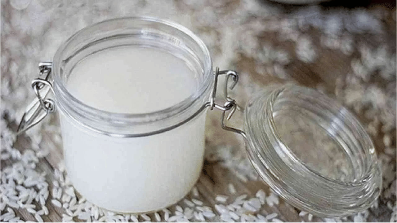 ഉദരസംബന്ധമായ അസുഖങ്ങൾ ഉണ്ടാകുമ്പോൾ നിർജ്ജലീകരണം തടയാൻ കഞ്ഞി വെള്ളം ​ഗുണകരമാണ്.