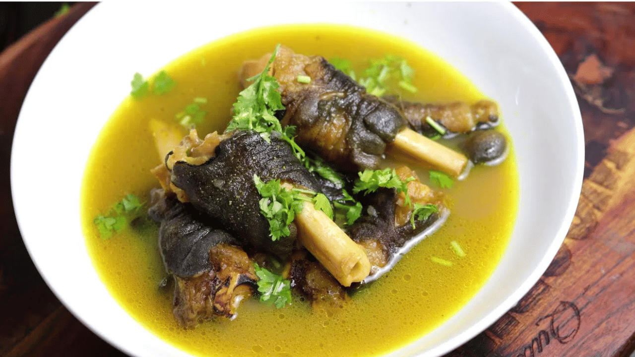 എല്ലിൻ സൂപ്പിലുള്ള കൊളാജൻ സന്ധികളുടെ ആരോ​ഗ്യത്തിനും ദഹനത്തിനും സഹായിക്കുന്നു.