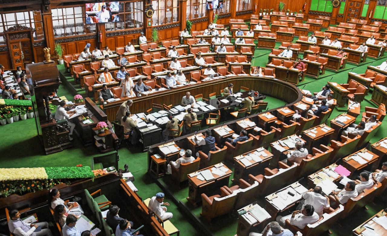 Karnataka Assembly: നിയമസഭയിലേക്ക് വരാൻ ഇനി മടിക്കേണ്ട; മസാജ് ചെയറുകളും സ്മാർട്ട് ലോക്കുകളും, എംഎൽഎമാർക്ക് വൻ സൗകര്യങ്ങളുമായി കർണാടക Karnataka Assembly: നിയമസഭയിലേക്ക് വരാൻ ഇനി മടിക്കേണ്ട; മസാജ് ചെയറുകളും സ്മാർട്ട് ലോക്കുകളും, എംഎൽഎമാർക്ക് വൻ സൗകര്യങ്ങളുമായി കർണാടക