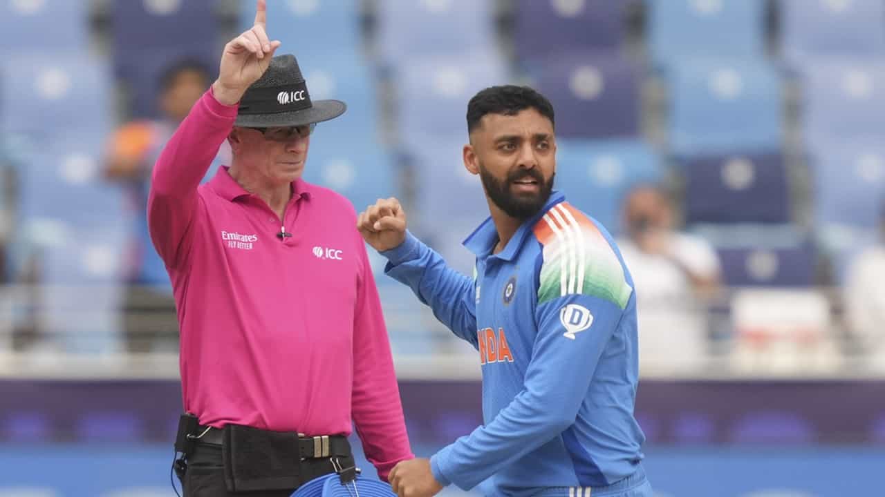 Varun Chakaravarthy: സിനിമാ നടന്‍, റിയാലിറ്റി ഷോ താരം, ആര്‍ക്കിടെക്ട്, ഒടുവില്‍ ക്രിക്കറ്റര്‍ ! ഇന്ത്യയുടെ മിസ്റ്ററി സ്പിന്നറുടെ ജീവിതവും മിസ്റ്ററി