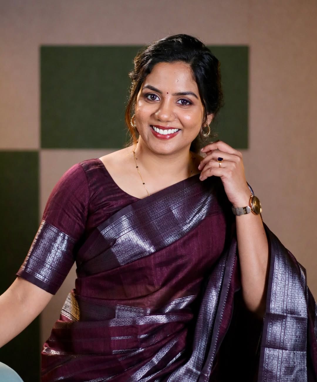 ഫെബ്രുവരിയിൽ നടി ഗായത്രി സുരേഷിന്റെ കൂടെ ഒരു ഷൂട്ടുണ്ടായിരുന്നുവെന്നും അത് കഴിഞ്ഞ വന്ന് കിടന്നുറങ്ങിയതിനു ശേഷം തന്റെ കണ്ണിന്റെ സൈഡില് ചെറിയൊരു തടിപ്പ് കണ്ടിരുന്നു. എന്നാൽ സാധാരണ കാര്യമെന്ന നിലയില് അത് വിട്ടുകളയുകയായിരുന്നുവെന്നാണ് വീണ പറയുന്നത്. (image credits:instagram)