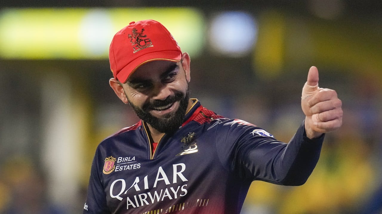 ഐപിഎല്ലില്‍ ചെന്നൈ സൂപ്പര്‍ കിങ്‌സിനെതിരായ മത്സരത്തില്‍ റെക്കോഡ് നേട്ടവുമായി റോയല്‍ ചലഞ്ചേഴ്‌സ് ബെംഗളൂരുവിന്റെ വിരാട് കോഹ്ലി. സിഎസ്‌കെയ്‌ക്കെതിരെ ഏറ്റവും കൂടുതല്‍ റണ്‍സ് നേടുന്ന താരമായി കോഹ്ലി മാറി (Image Credits: PTI)